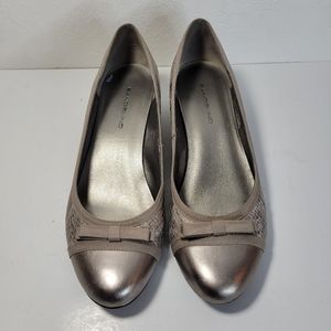 Womans Bandolinos Silver/Platinum Faux Snake Skin Ballet Flats Size 7